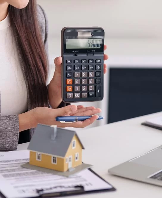 Trả lãi chậm có bị phạt phí không?