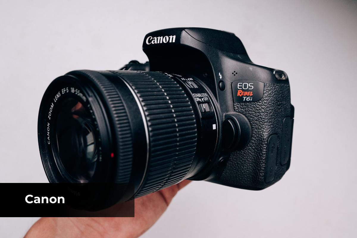 Cầm máy ảnh Canon