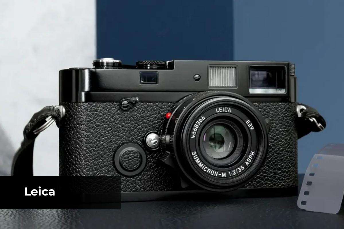 Cầm máy ảnh Leica