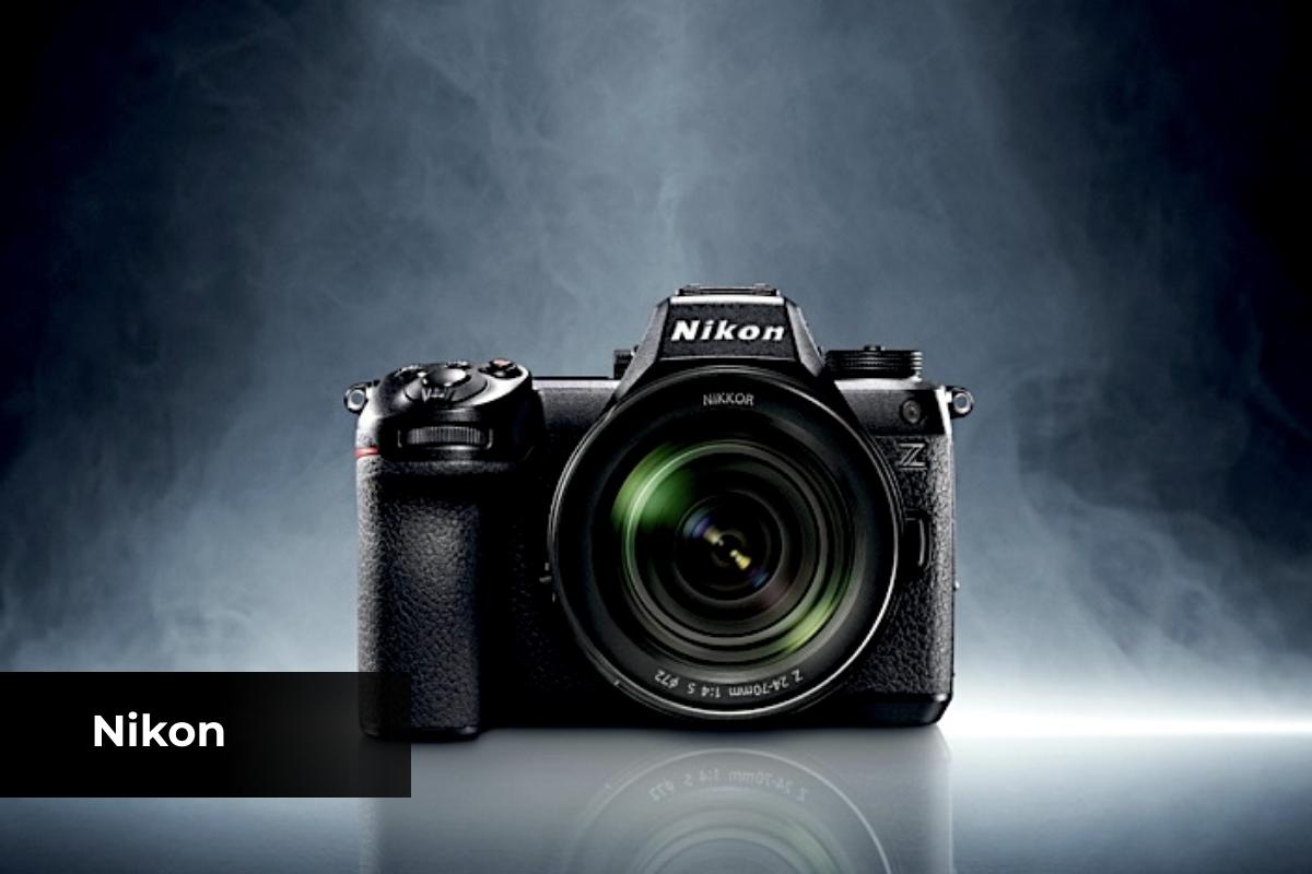 Cầm máy ảnh Nikon