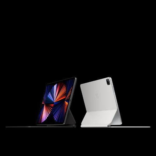 Cầm máy tính bảng