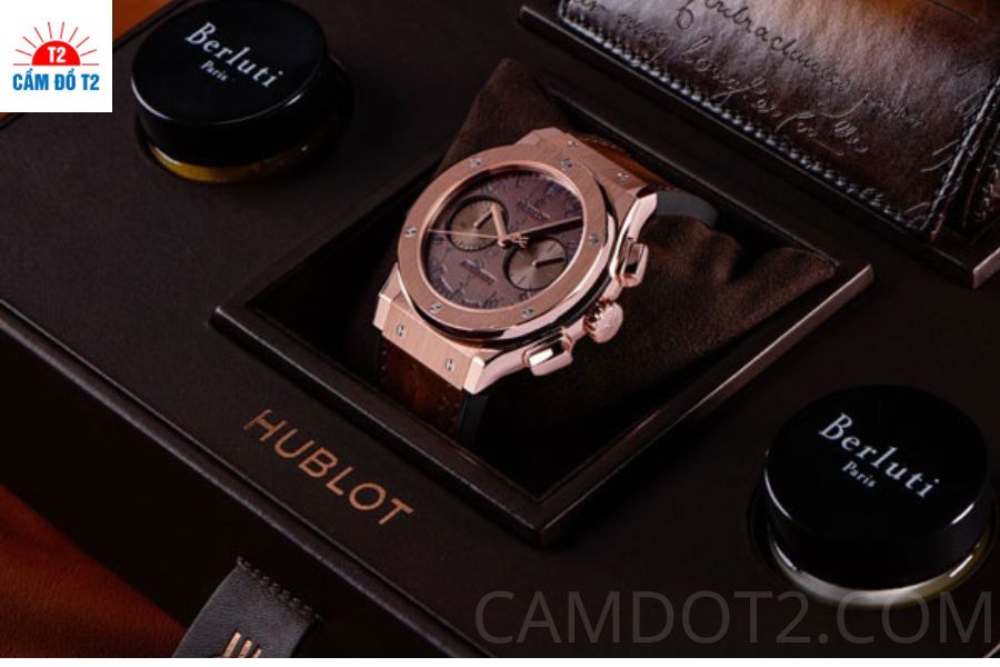 Hình đồng hồ Hublot đầy đủ hộp thẻ